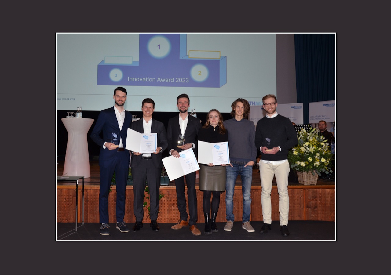 Die Gewinnerinnen und Gewinnern aus den drei erfolgreichen Teams „Co-reactive“, „OSPHIM“ und „NileTech“ des Innovation Awards. Foto: Andreas Schmitter