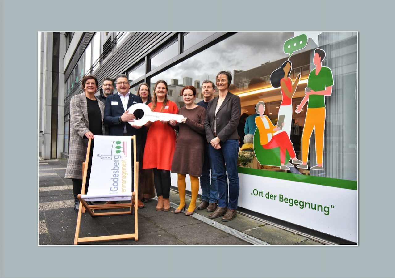 Symbolische Schlüsselübergabe zur Eröffnung des Büros des Zentrenmanagements Bad Godesberg. Foto: Sascha Engst | Bundesstadt Bonn